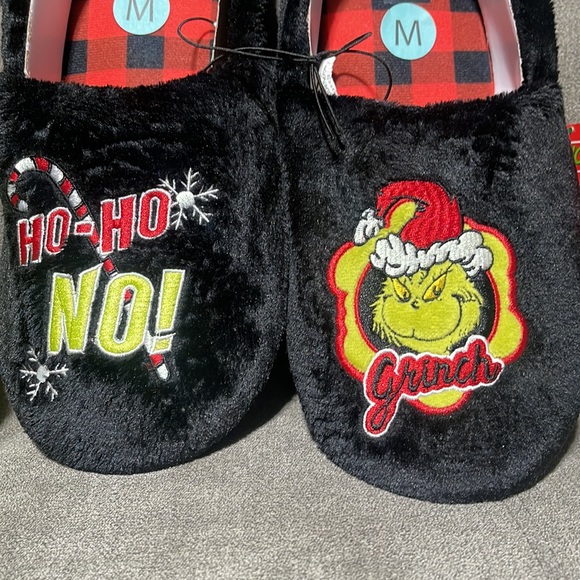 โSOLDโ๐๐Menโs Grinch Slippers๐๐ - Picture 2 of 4